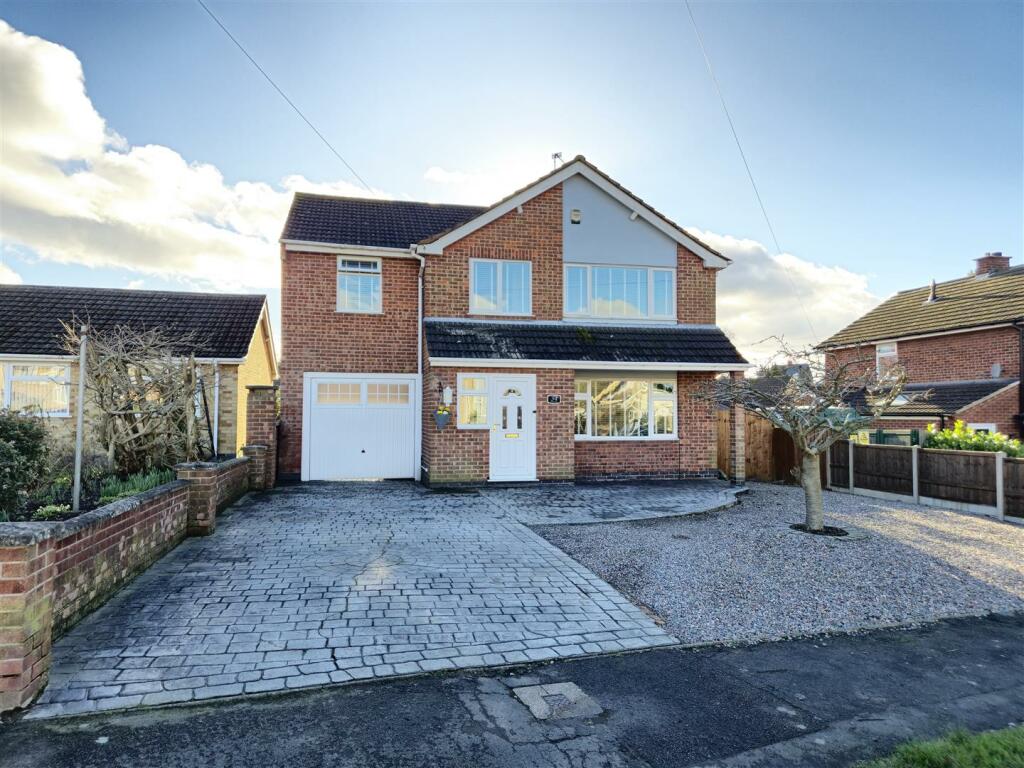 4 bedroom detached house for sale in Carter Dale, Whitwick