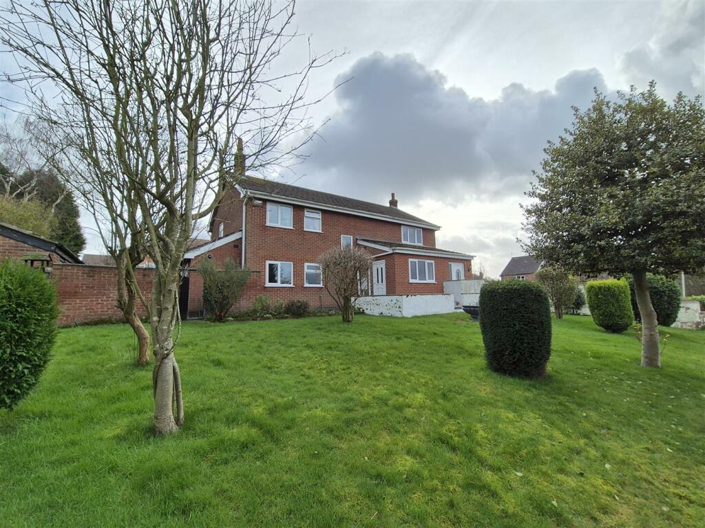4 bedroom detached house for sale in Foan Hill, Swannington