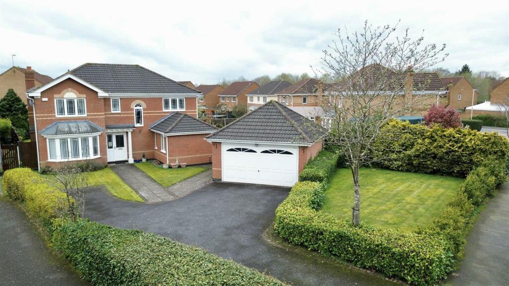 4 bedroom detached house for sale in Buckingham Road, Coalville