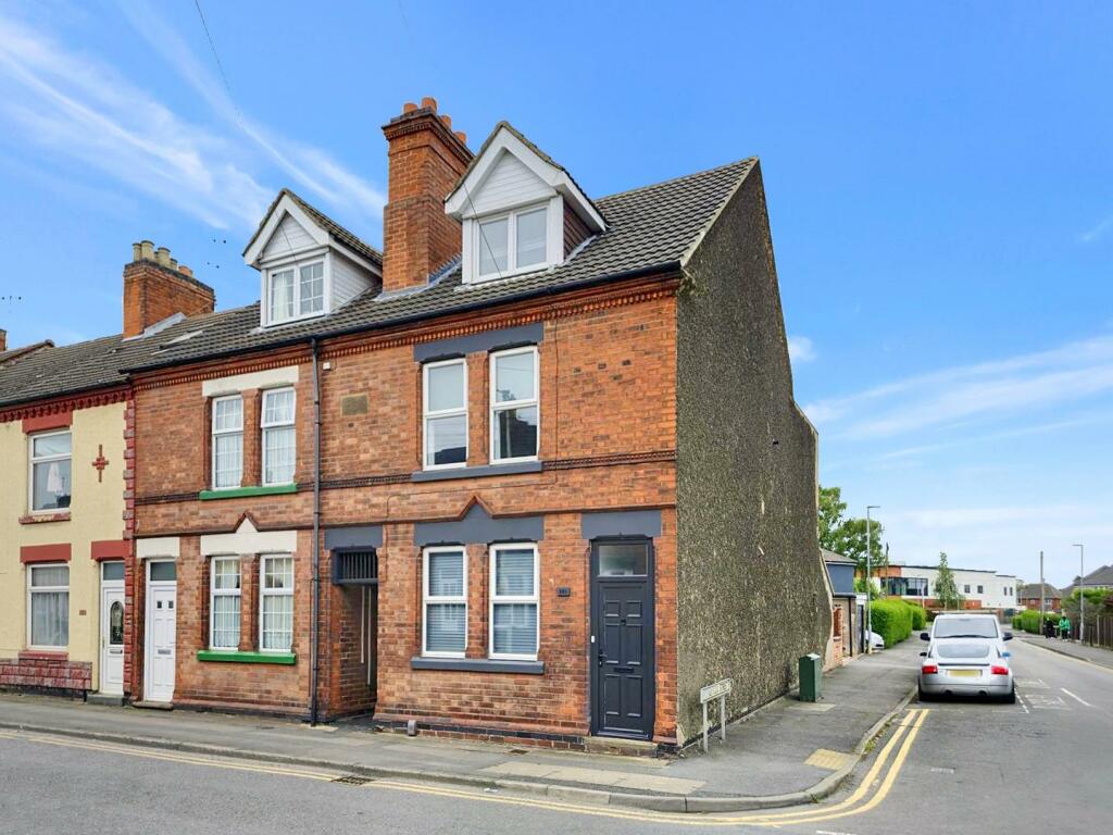 4 bedroom end of terrace house for sale in Belvoir Road, Coalville
