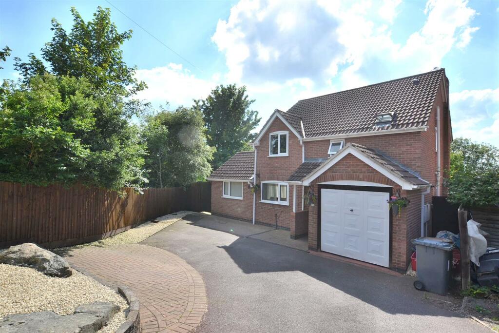 4 bedroom detached house for sale in St. Bernards Road, Whitwick
