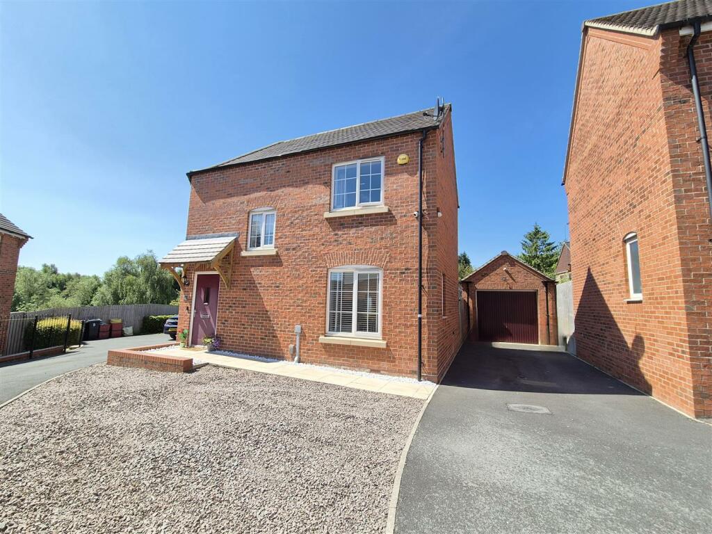 3 bedroom detached house for sale in Cowley Grove, Hugglescote