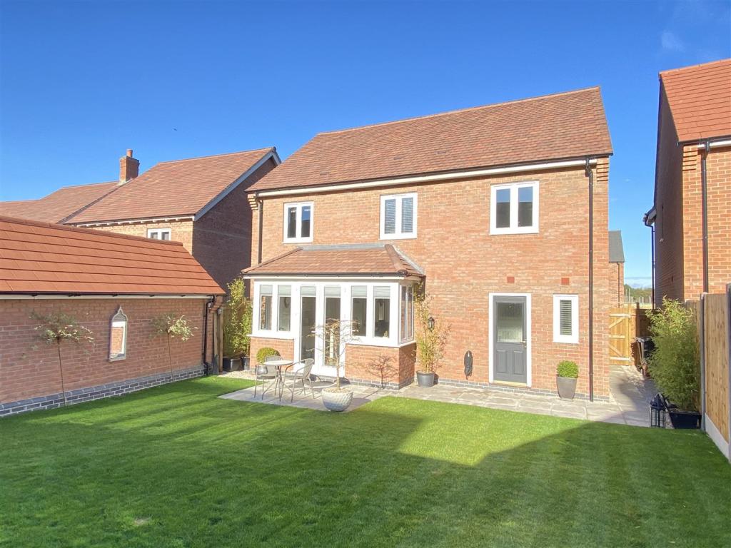 4 bedroom detached house for sale in Usherwood Way, Hugglescote