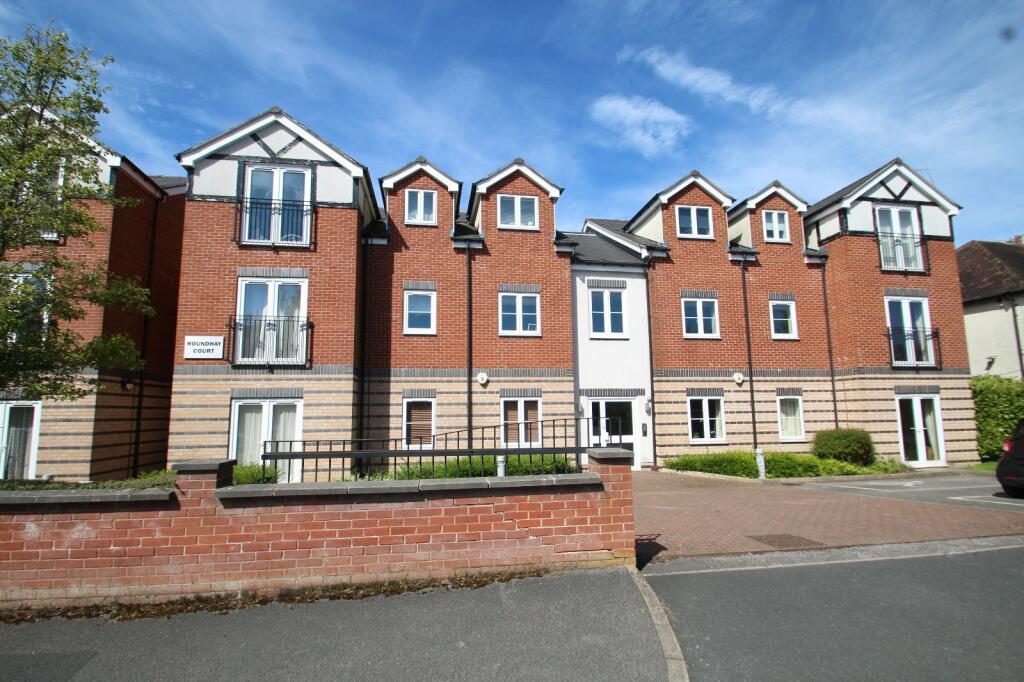 2 bedroom flat for rent in Roundhay Court, Sutherland Avenue, Roundhay, Leeds, LS8