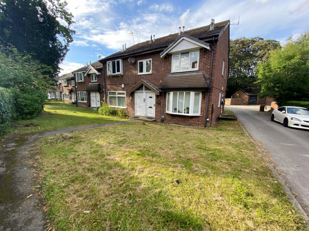 2 bedroom flat for rent in Wycliffe Drive, Leeds, West Yorkshire, LS17