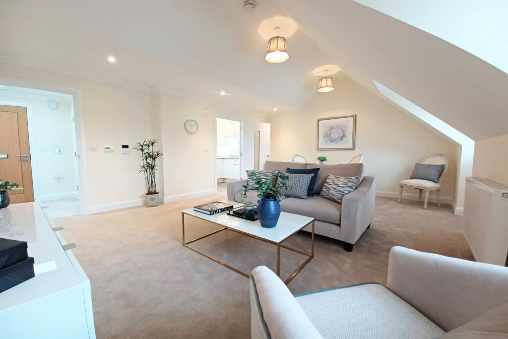 Retirement Property to rent on Renaissance Wantage, Church Street