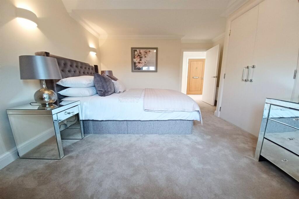 Retirement Property to rent on Renaissance Wantage, Church Street