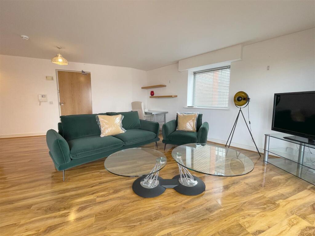 Main image of property: Islington Gates, 4 Fleet Street