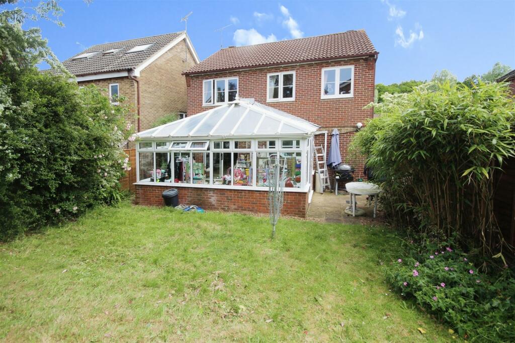 4 bedroom detached house for sale in Poundfield Way, Twyford, Reading, RG10