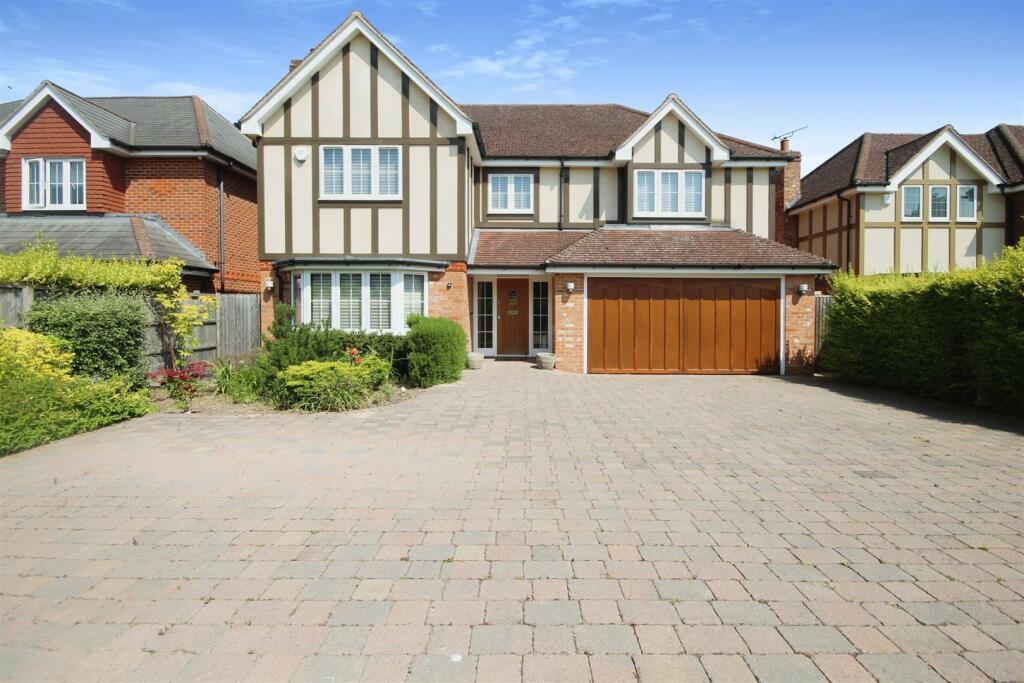5 bedroom detached house for rent in Wokingham Road, Hurst, Berkshire, RG10