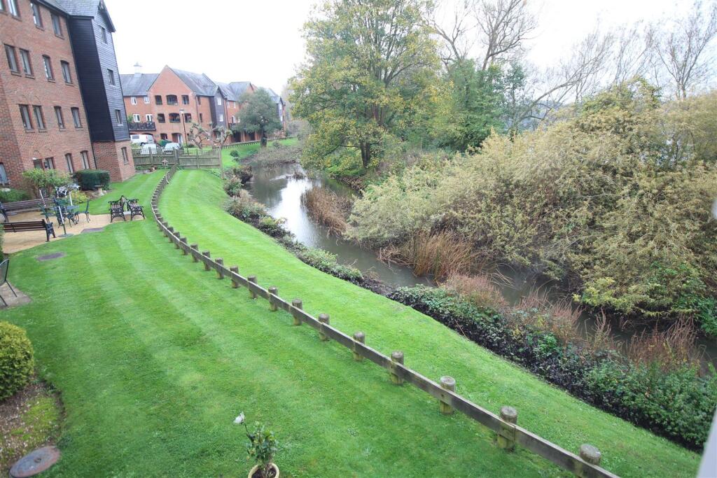 Main image of property: Silk Lane, Twyford, Reading