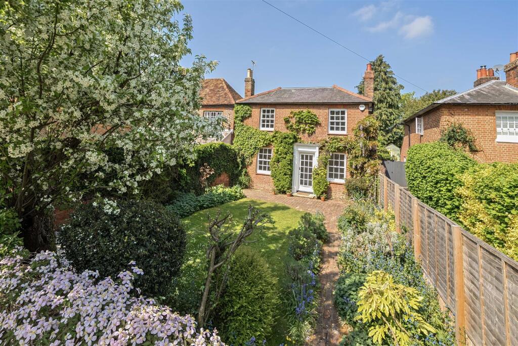 Main image of property: Burchetts Green Road, Burchetts Green, Maidenhead, SL6