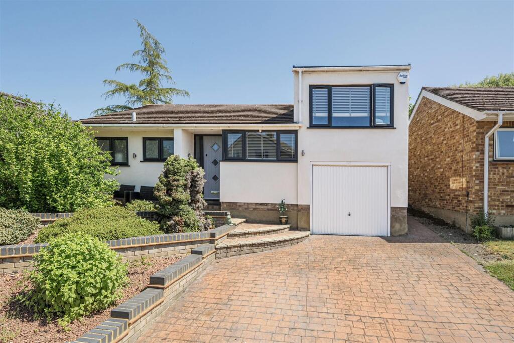 Main image of property: Pine Grove, Twyford, Reading, Berkshire, RG10
