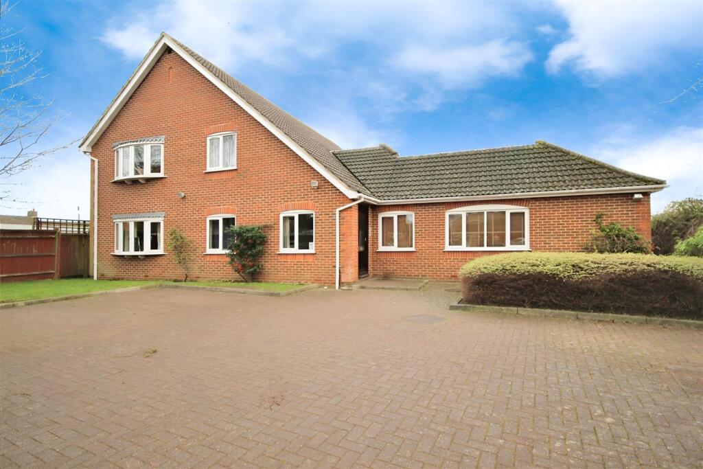 Main image of property: Longfield Road, Twyford, Reading, Berkshire, RG10