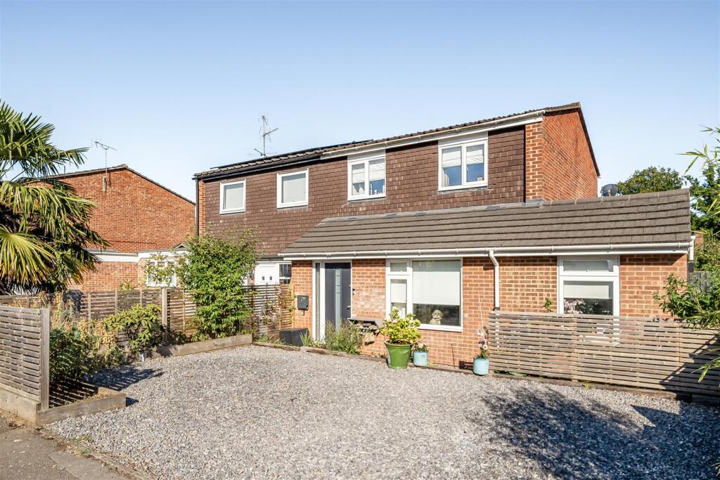 Main image of property: Middlefields, Ruscombe, Reading, Berkshire, RG10