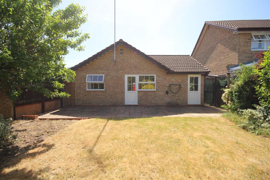 2 bedroom detached bungalow for sale in Sunderland Close, Woodley