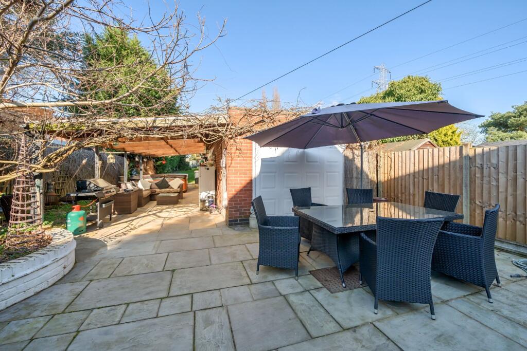 4 bedroom detached house for sale in Watling Street, Hinckley, LE10 3ED