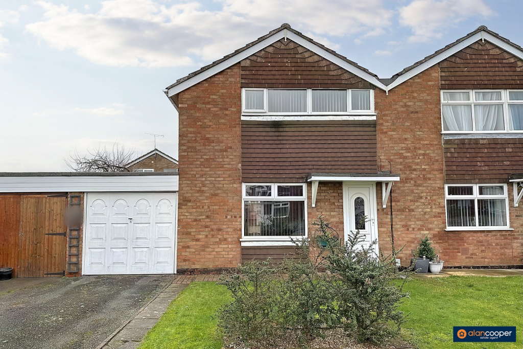 3 bedroom semidetached house for sale in Warwick Gardens, Stockingford
