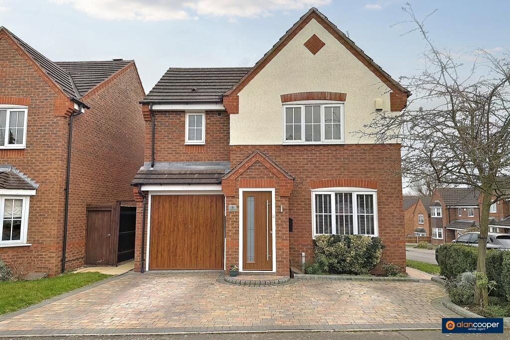 3 bedroom detached house for sale in Coombe Drive, Stockingford