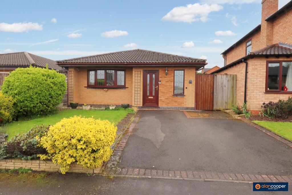 2 bedroom detached bungalow for sale in Gorse Farm Road, Thornhill