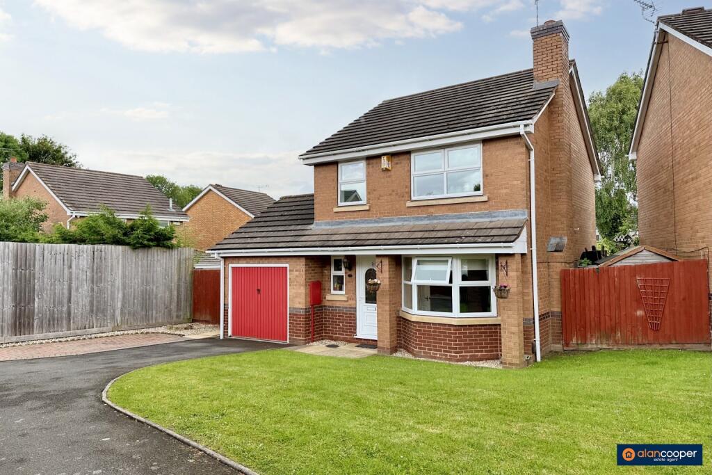 3 bedroom detached house for sale in Westwood Close, Stockingford