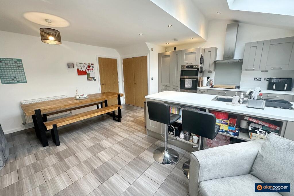 Additional property image - Polar Avenue, Galley Common, Nuneaton, CV10 9SX