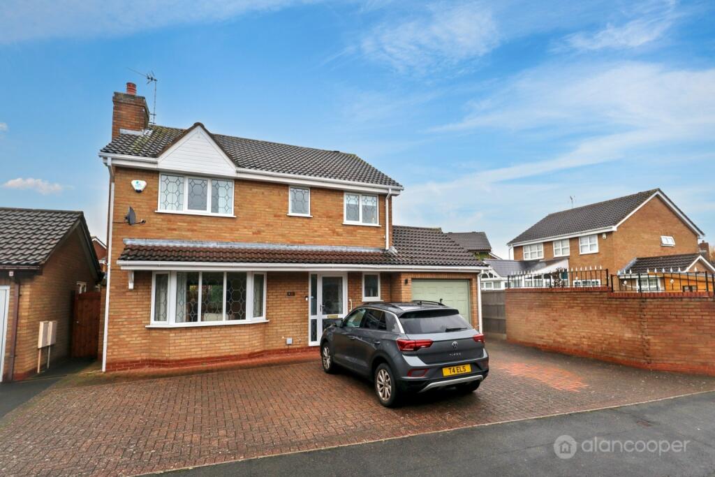 Main image of property: Gloucester Close, St Nicolas Park, Nuneaton, CV11 6FU