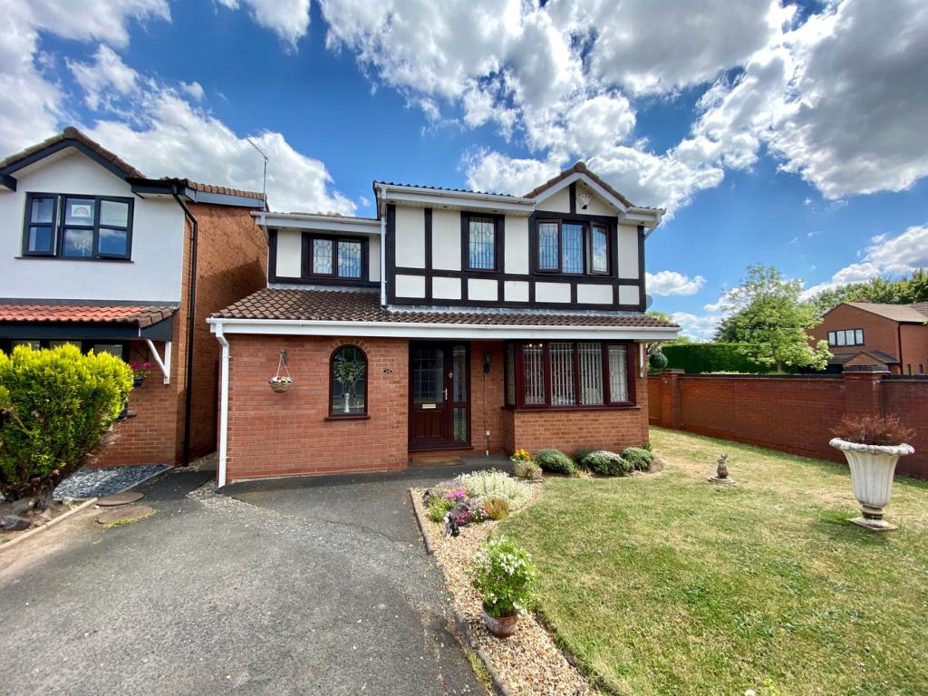 4 bedroom detached house for sale in St Austell Close, Horeston Grange