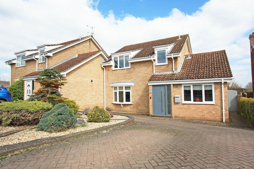 5 bedroom link detached house for sale in Priory Green, Highworth, SN6