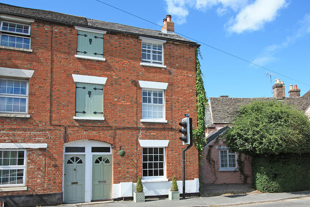 3 bedroom end of terrace house for sale in Cricklade Road, Highworth