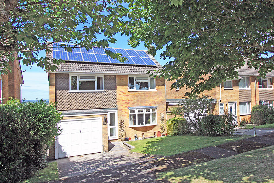3 bedroom detached house for sale in Bydemill Gardens, Highworth, SN6