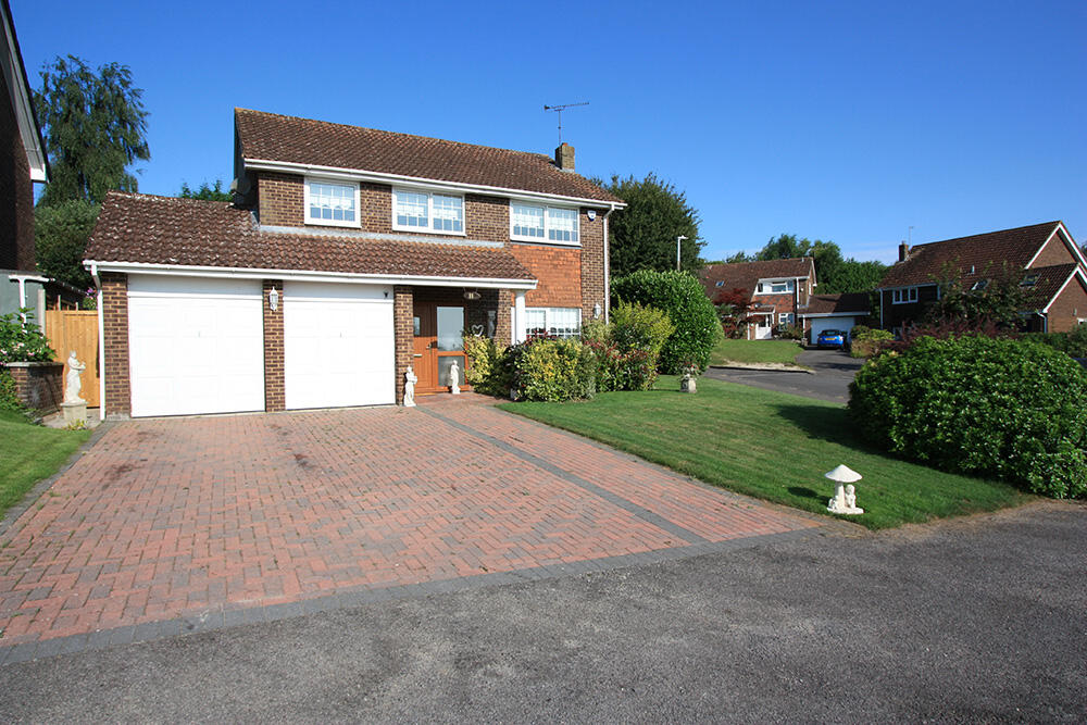 4 Bedroom Detached House For Sale In Spa Close Highworth Sn6 7pj Sn6