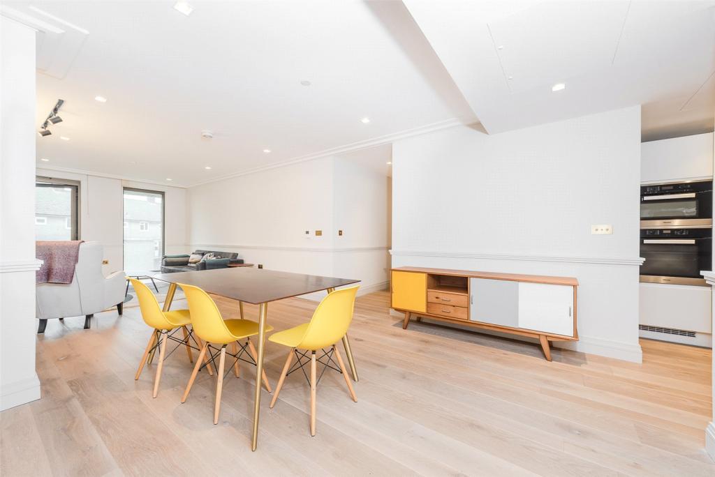 2 bedroom apartment for sale in Queens Wharf, Hammersmith, W6