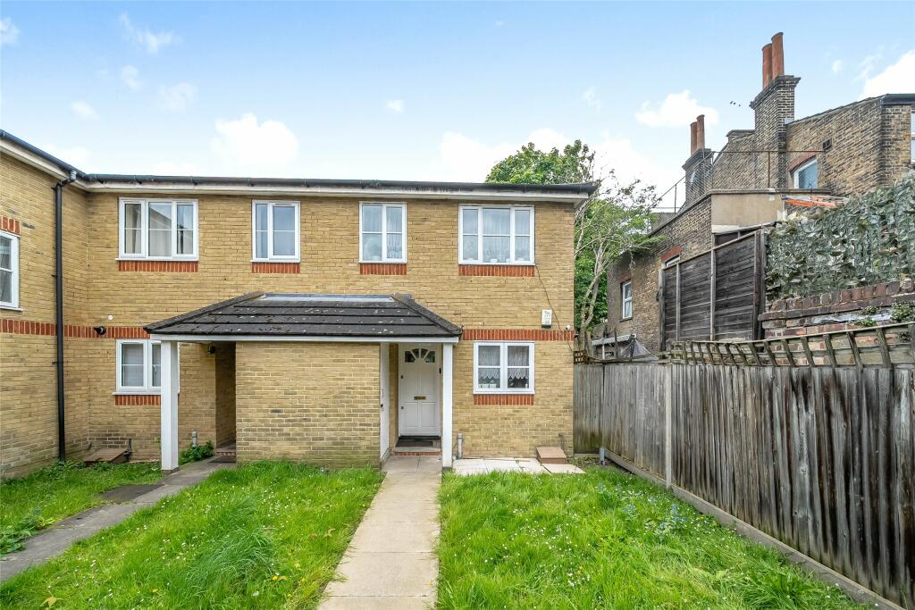 3 bedroom end of terrace house for sale in William Dyce Mews, London, SW16