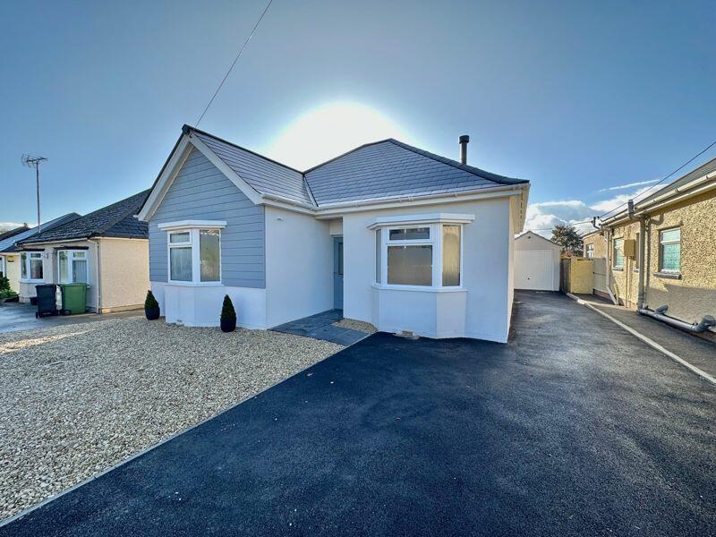 3 bedroom detached bungalow for sale in West Coker Road, Yeovil, BA20