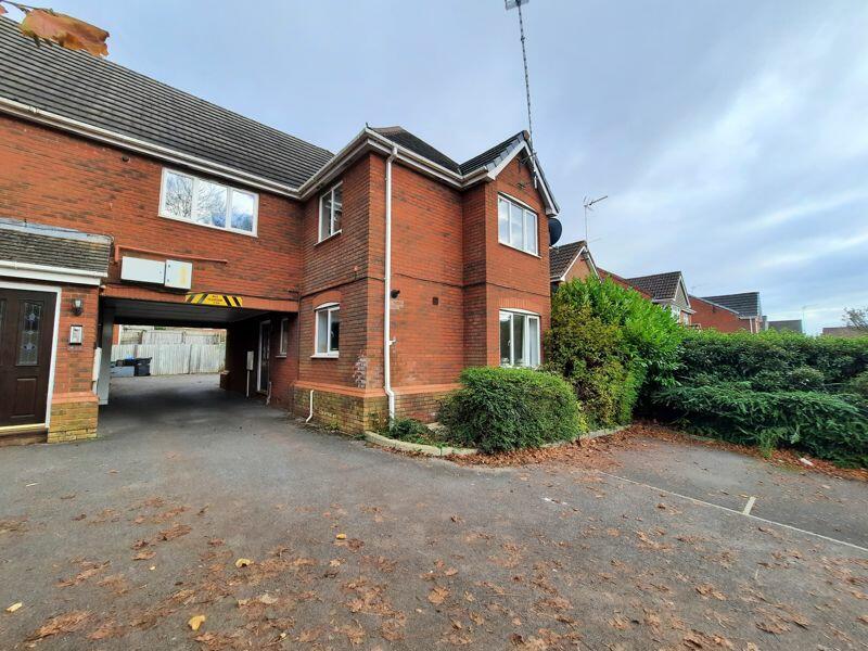 2 bedroom ground floor flat for sale in College Green, Yeovil Ground