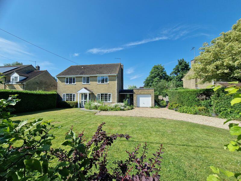 4 bedroom detached house for sale in Broadstone Lane, Hardington