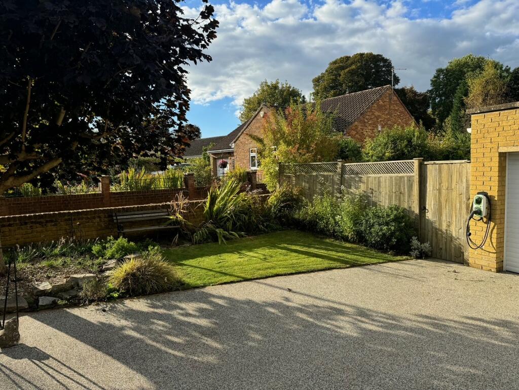Additional property image - Arnewood Gardens, Yeovil, Somerset