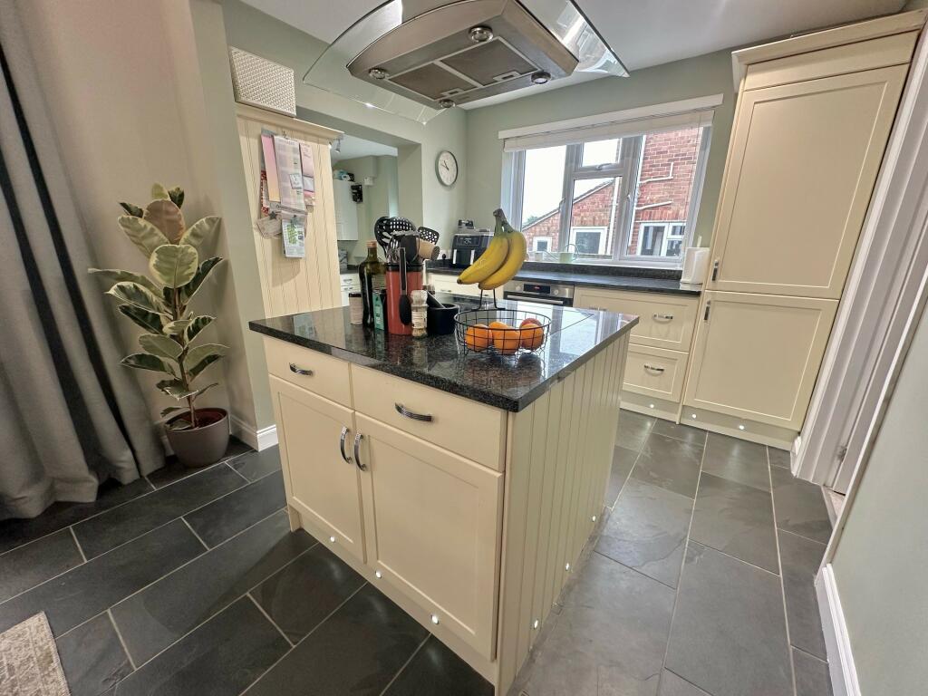 Additional property image - Chilton Grove, Yeovil, Somerset