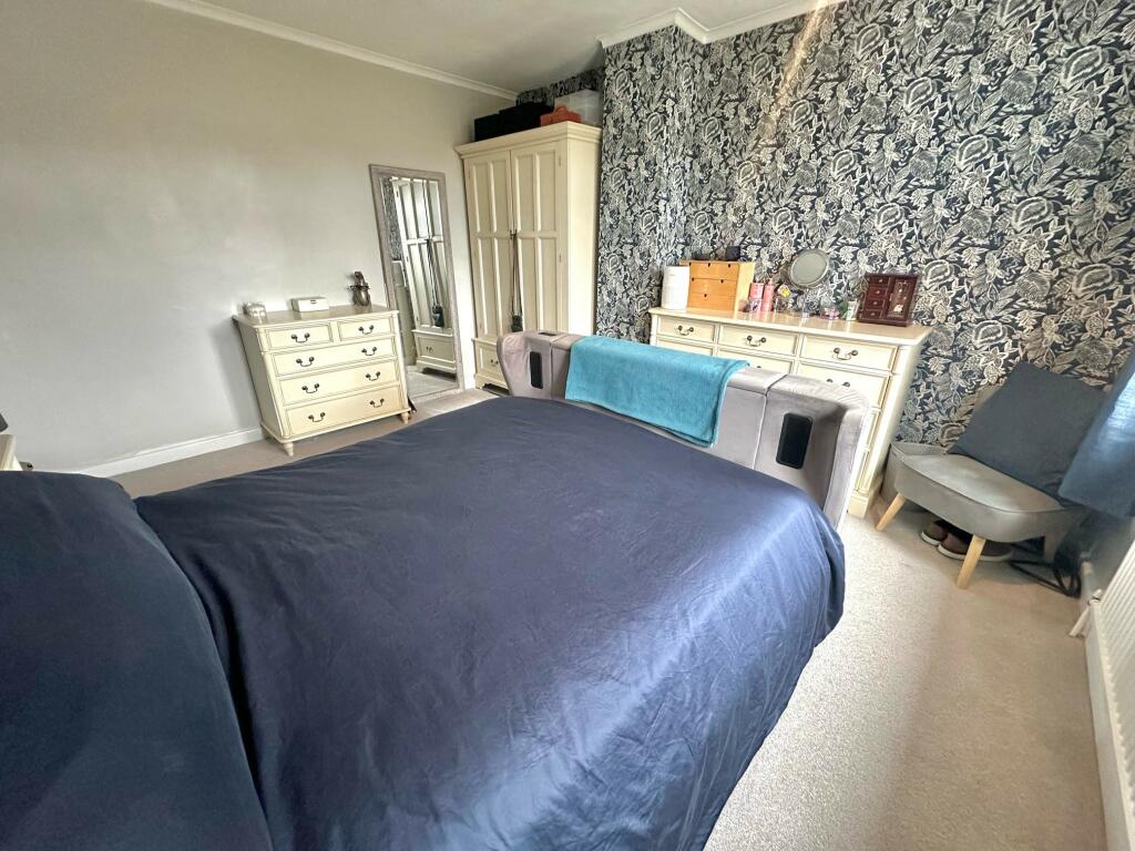 Additional property image - Chilton Grove, Yeovil, Somerset