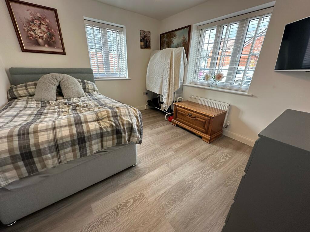 Additional property image - Perrys Hill, Yeovil