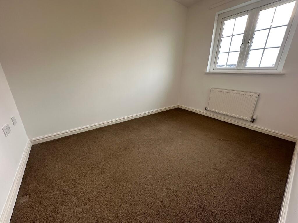 Additional property image - Percivale Road, Yeovil, Somerset, BA21 3GZ