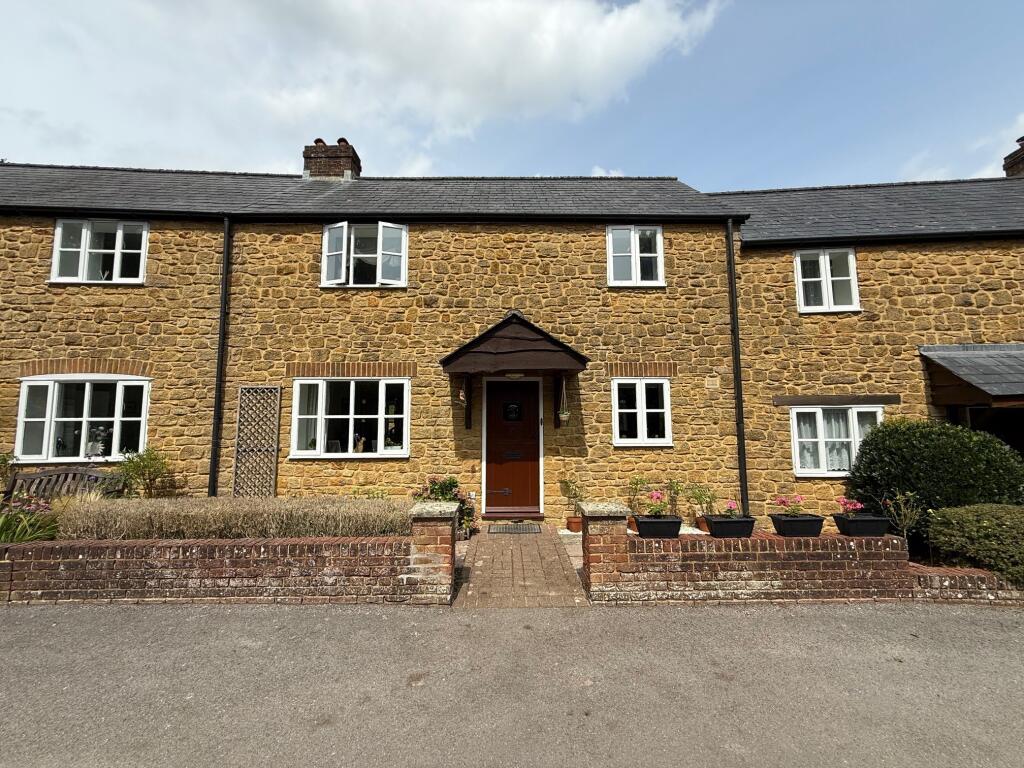 Main image of property: Lake Mews, Barwick Park, Yeovil, Somerset, BA22 9TB