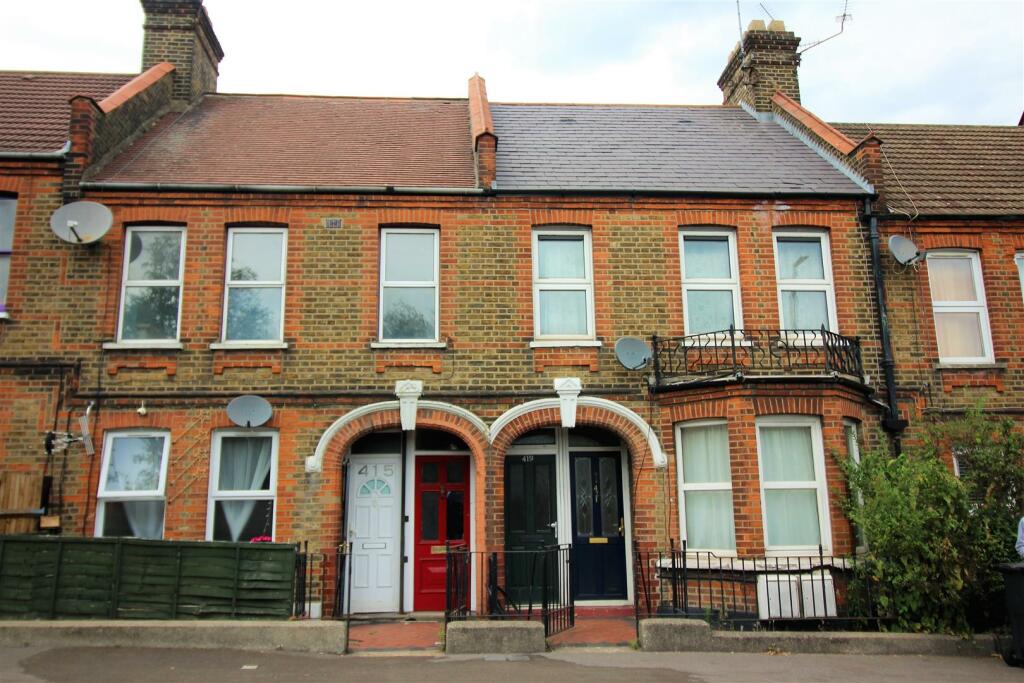 2 bedroom flat for sale in Forest Road, Walthamstow, E17