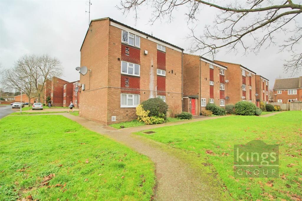 3 bedroom flat for sale in Mulberry Close, Broxbourne, EN10