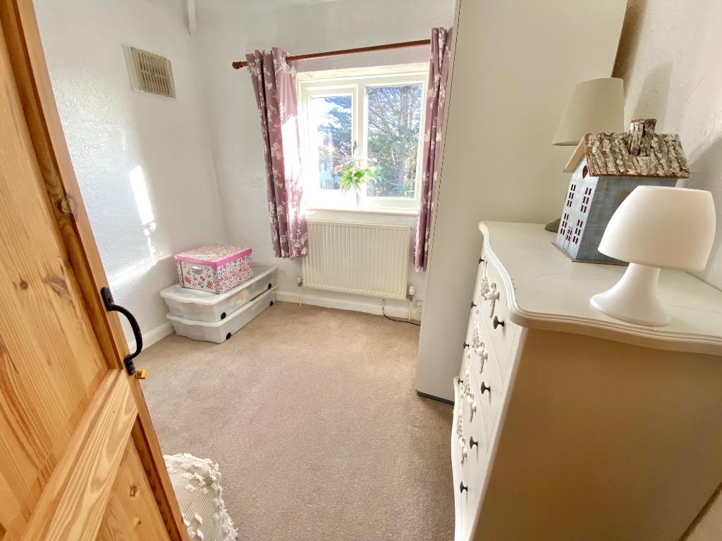 3 bedroom end of terrace house for sale in Frizlands Lane, Dagenham