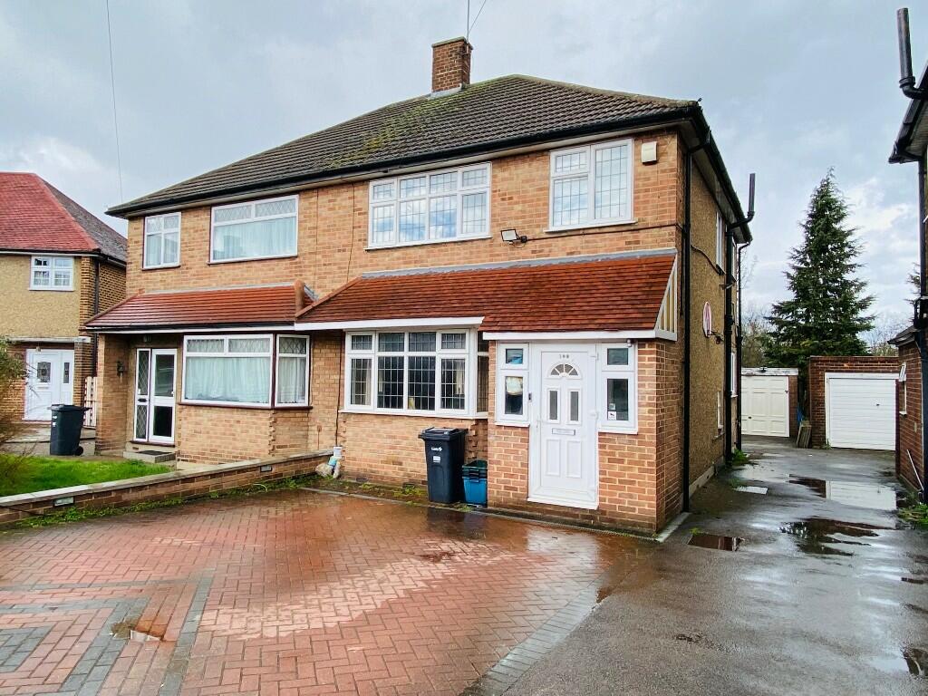 3 bedroom semidetached house for sale in Freshwell Avenue, Chadwell