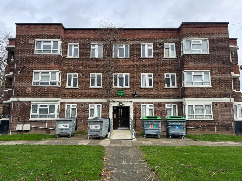 2 bedroom flat for sale in Longbridge Road, Barking, London, IG11