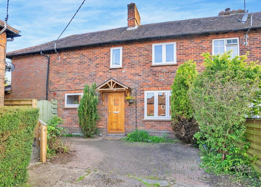 3 bedroom semidetached house for sale in Whielden Lane, Winchmore Hill
