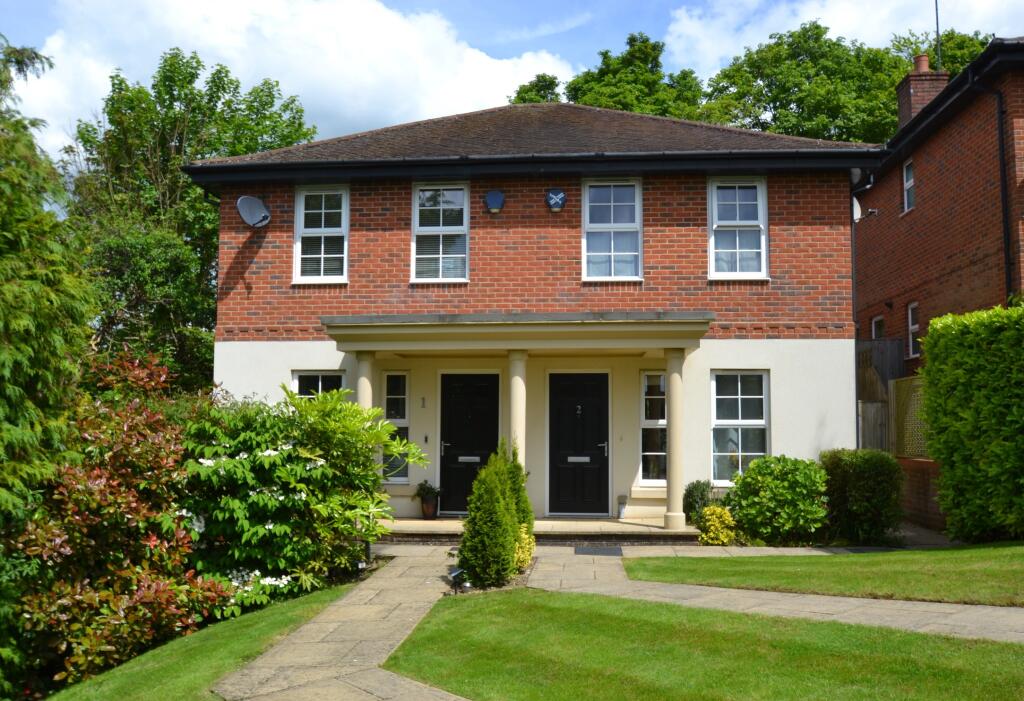 2 bedroom semi-detached house for sale in High View Place, Amersham, HP7